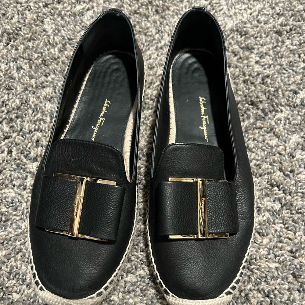 Size 8 black and gold